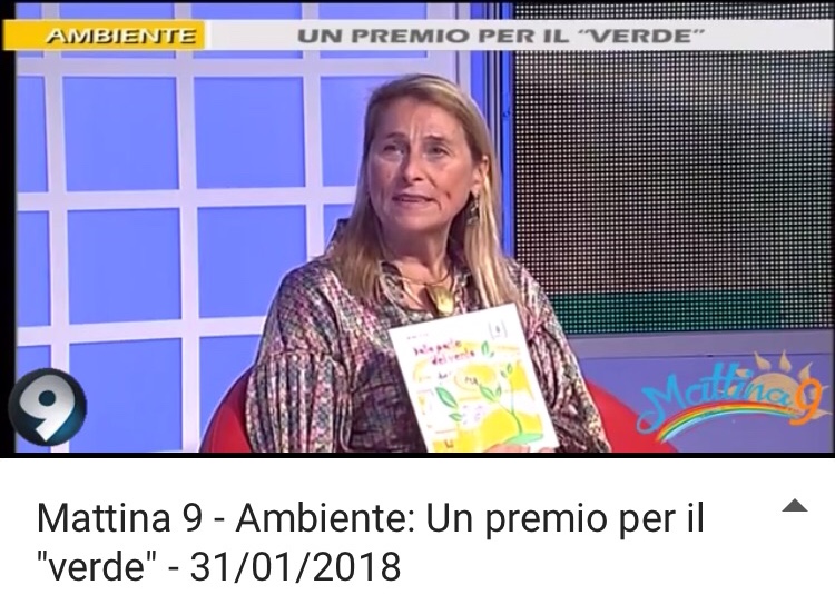 Benedetta de Falco con il libro Dalla parte del vento, donato in duemila copie alle Scuole Primarie di napoli 