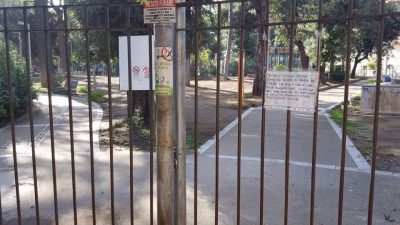 I cancelli del Parco Mascagna chiuso da sette mesi
