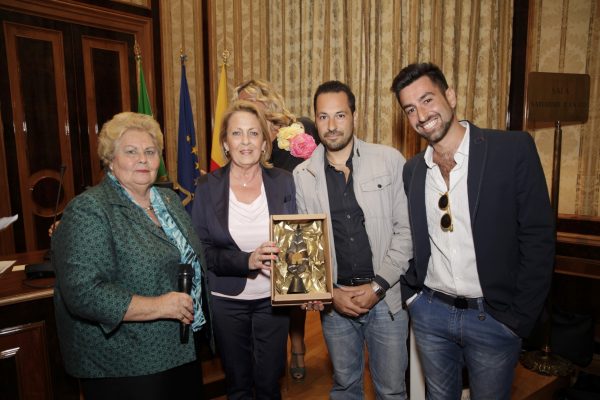 La presidente del FAI Campania Maria Rosaria de Divitiis e il direttore didattico Silvana Renzulli