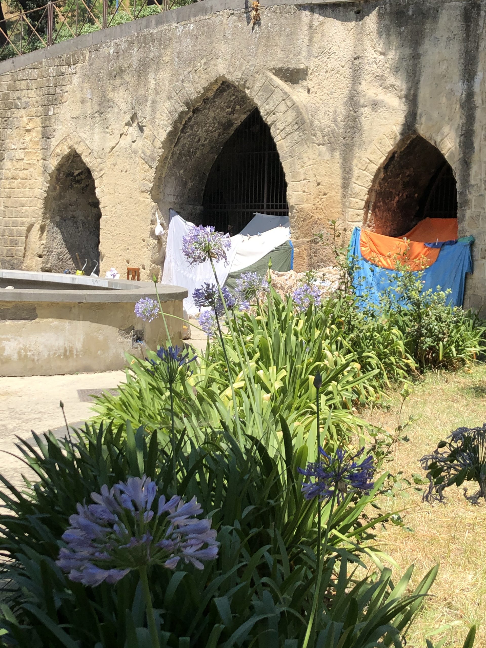 Le "case" dei barboni nei Giardini della Principessa Jolanda