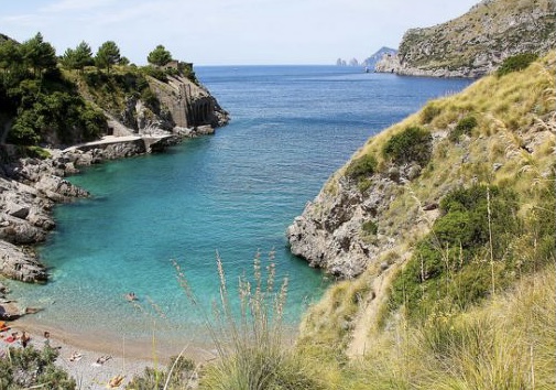 Migranti sbarcati nella Riserva FAI e Area Marina Protetta di Punta  Campanella - Premio GreenCare